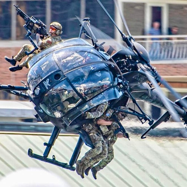 Little Bird MH-6 Operator Bench Seat & Mounted Machine Gun Kit - 1/35
