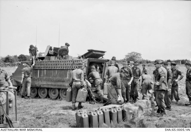 Australian Pattern 20L Fuel & Water Containers - 1/35