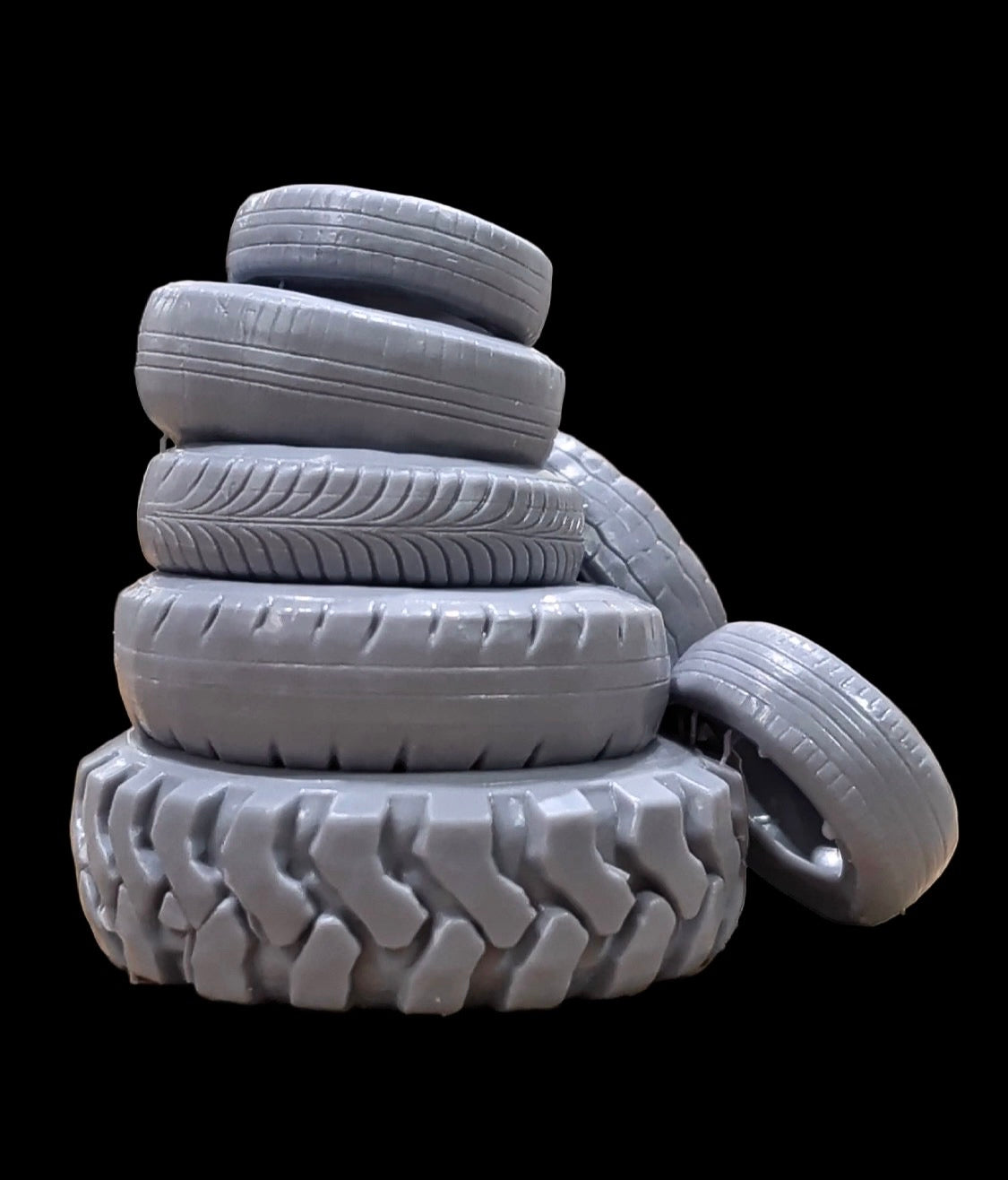 Workshop Tyre Stack & Loose Tyres – 1/35