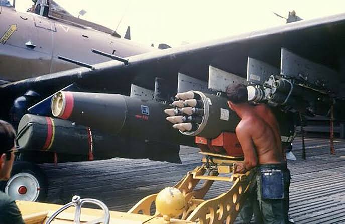 Vietnam Era Rocket Pods and Warheads Kit - 1/35