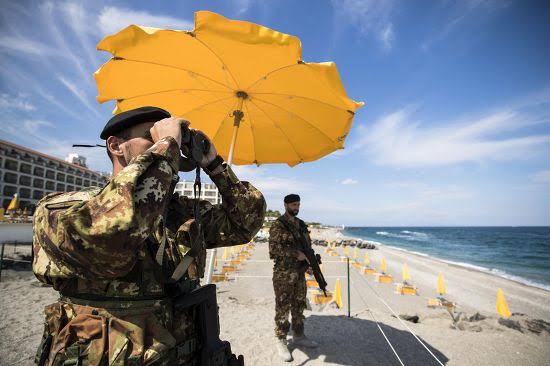 Beach Umbrellas Kit - 1/35