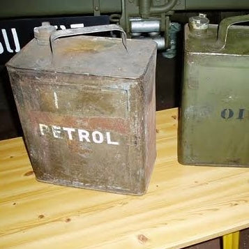 Gasoline or Oil Can Metal 2 Gallon - 1/35