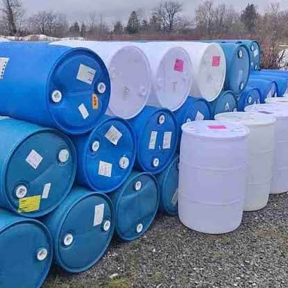 200L Modern Plastic Barrels and Pallet Kit - 1/35