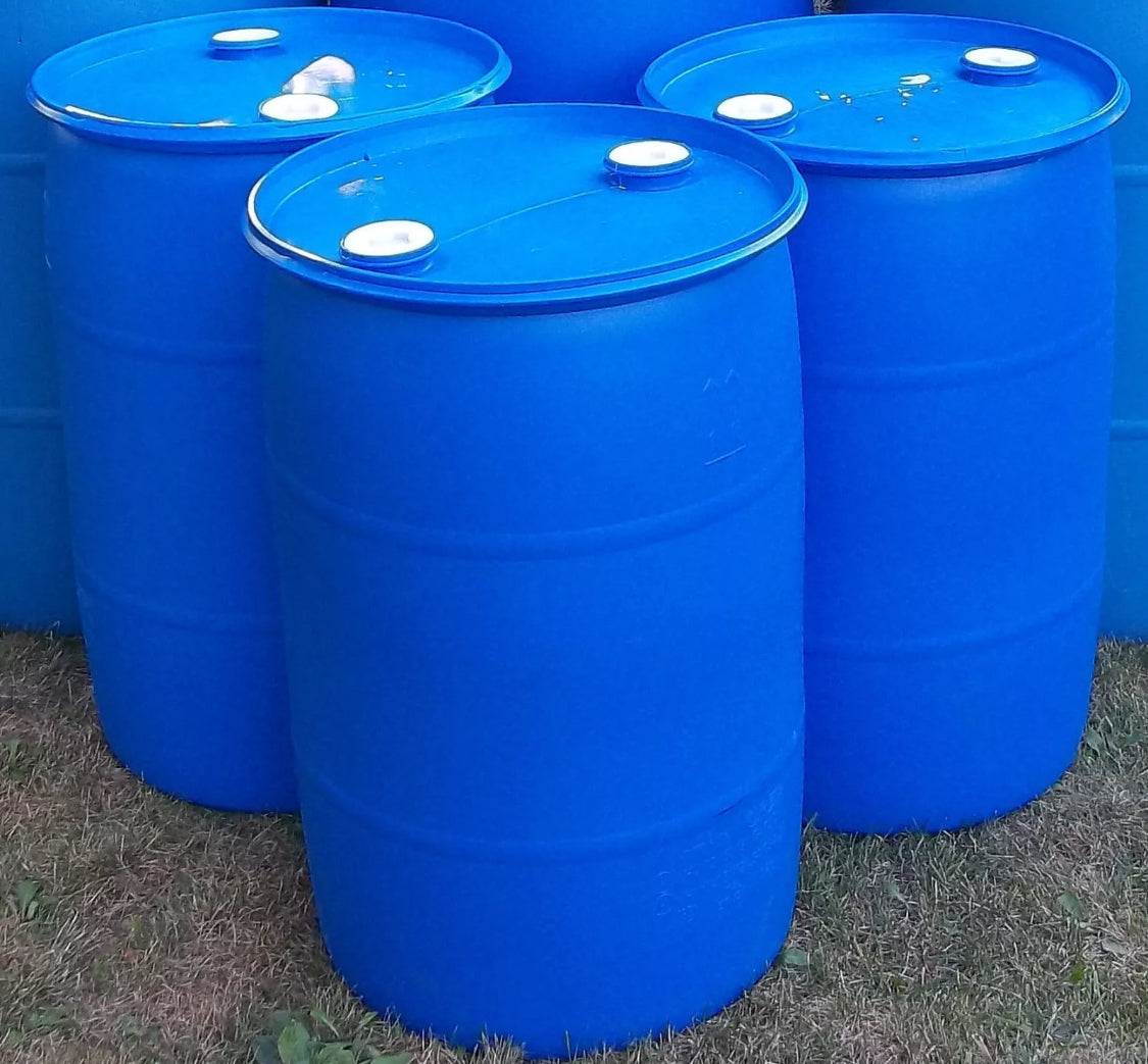 200L Modern Plastic Barrels and Pallet Kit - 1/35