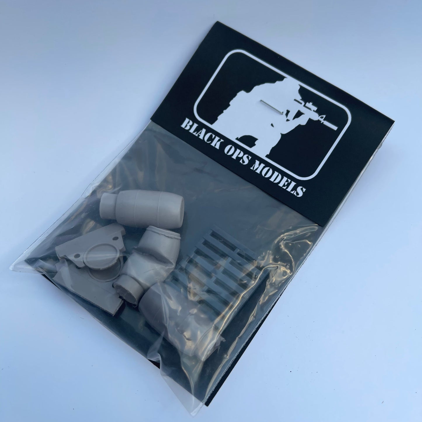 200L Modern Plastic Barrels and Pallet Kit - 1/35