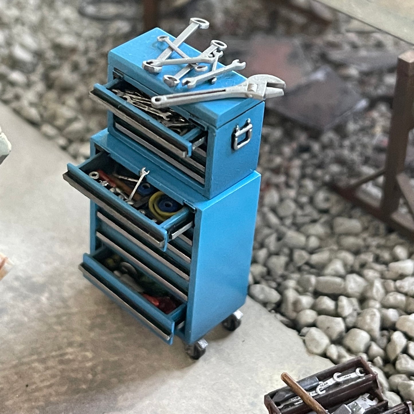 Modern Tool Chest and Tools - 1/35