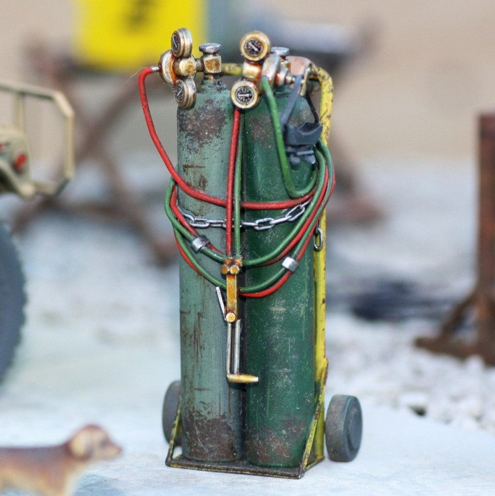 Large Gas Bottles - 1/35