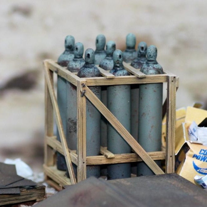 Large Gas Bottles - 1/35