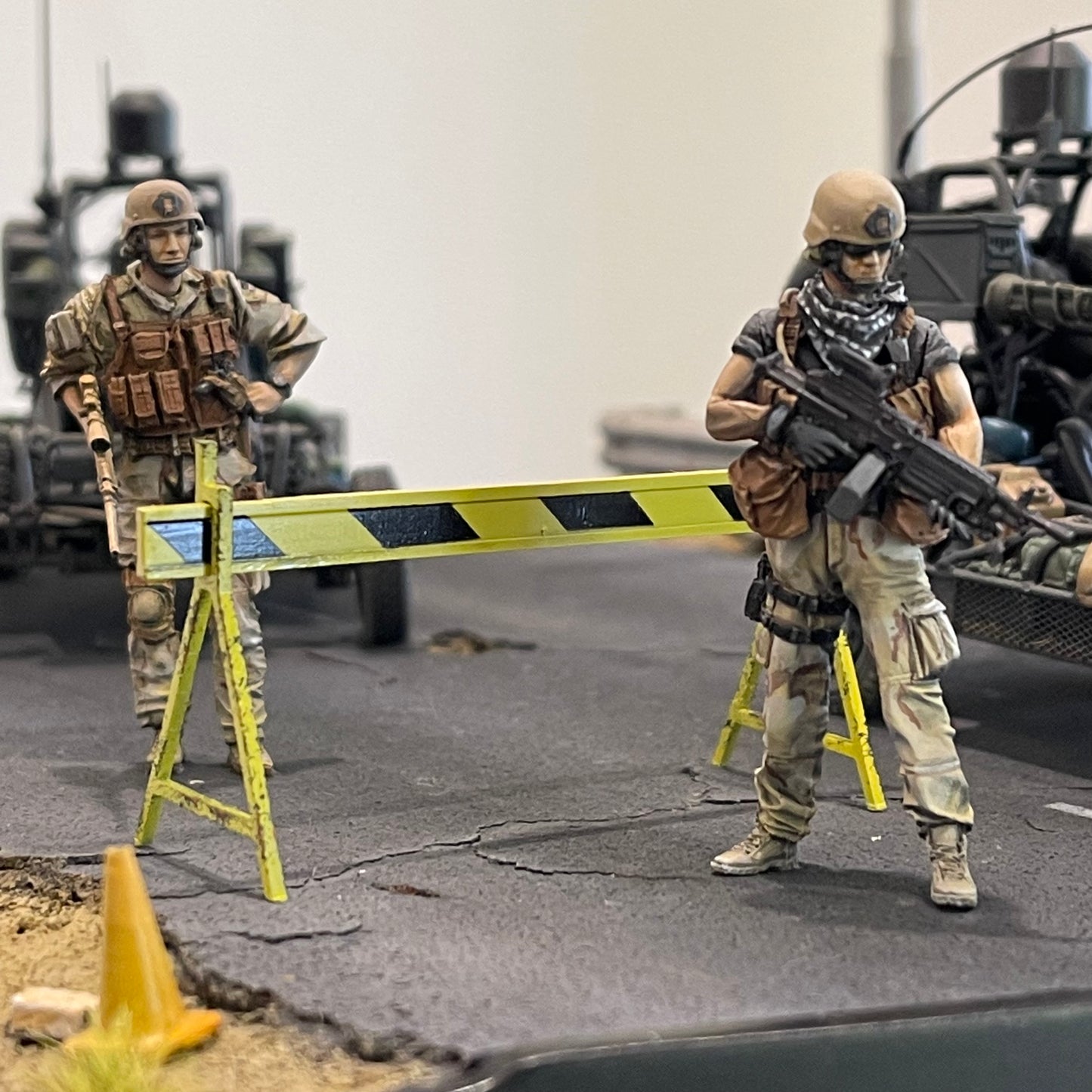 Road Block Barriers and Safety Cones - 1/35