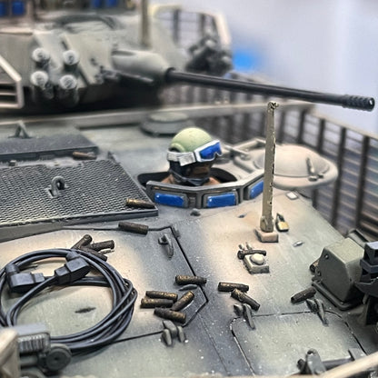 Spent 25mm Rounds and Links - 1/35