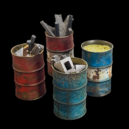 200L Fuel Drums with Assorted Rubbish Kit - 1/35