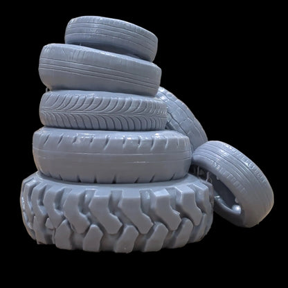 Workshop Tyre Stack & Loose Tyres – 1/35