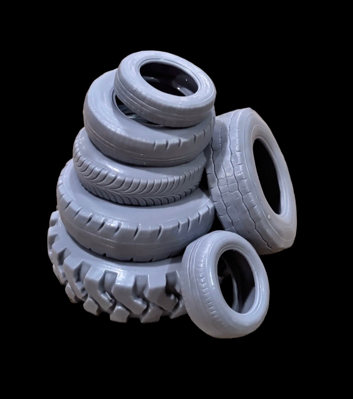 Workshop Tyre Stack & Loose Tyres – 1/35