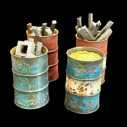 200L Fuel Drums with Assorted Rubbish Kit - 1/35