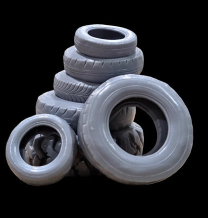 Workshop Tyre Stack & Loose Tyres – 1/35