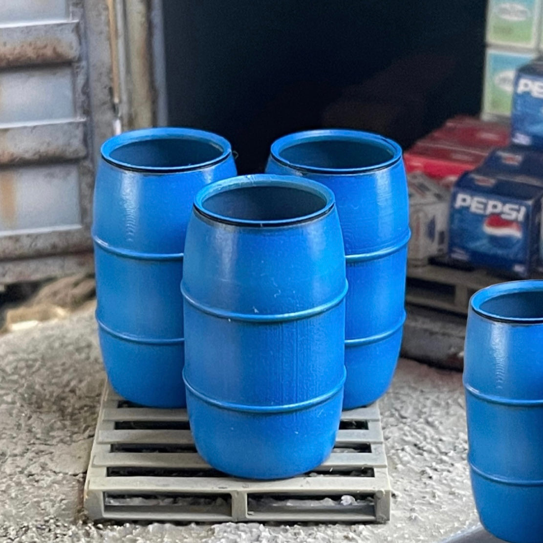 200L Modern Plastic Barrels and Pallet Kit - 1/35