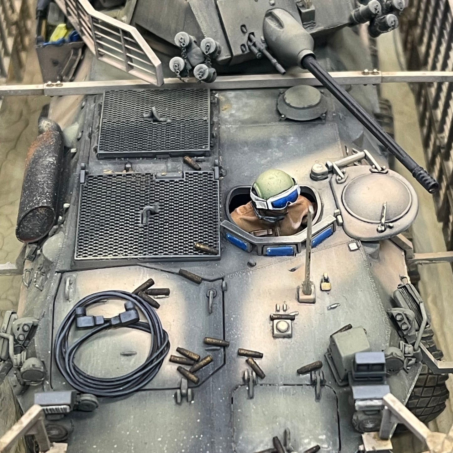 Spent 25mm Rounds and Links - 1/35