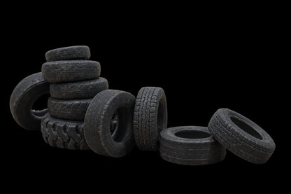 Workshop Tyre Stack & Loose Tyres – 1/35