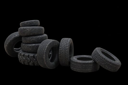 Workshop Tyre Stack & Loose Tyres – 1/35